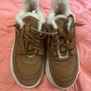 UGG Heritage Women’s 7 Shoes Chestnut Sport Sneakers Brand New!
